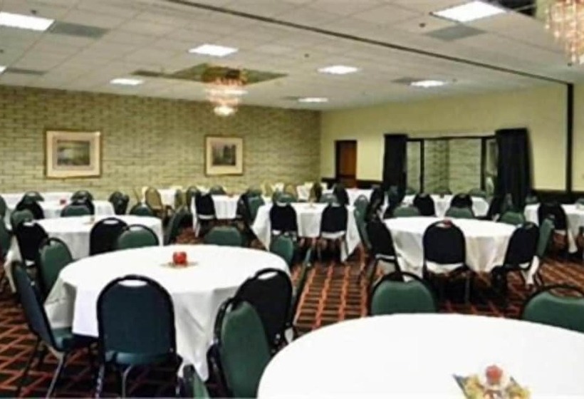 فندق Red Coach Inn