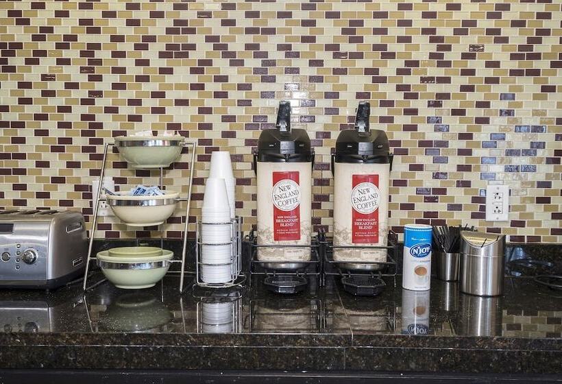 ホテル Red Roof Inn Hartford  Vernon