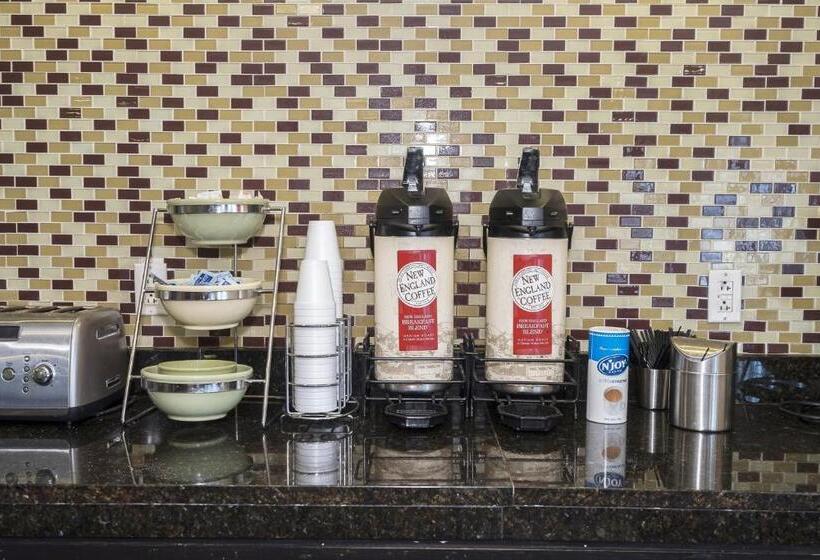 ホテル Red Roof Inn Hartford  Vernon