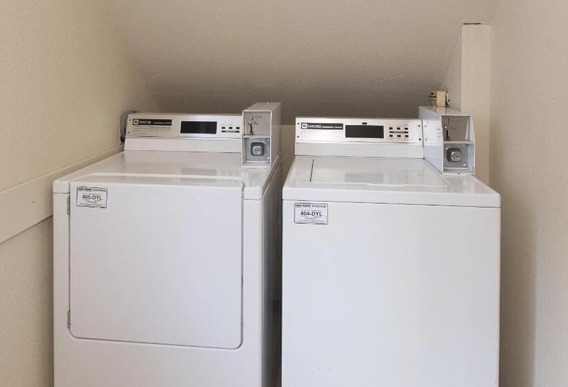 ホテル Red Roof Inn Hartford  Vernon