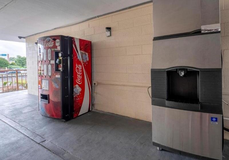 בית מלון כפרי Red Roof Inn Knoxville North  Merchants Drive