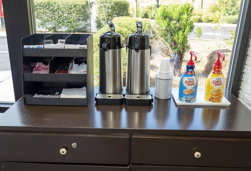 בית מלון כפרי Red Roof Inn West Point