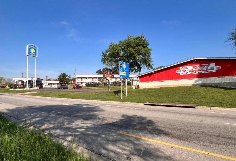 Отель River Forest Inn