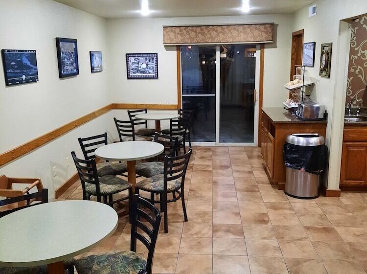 فندق Rivertree Inn & Suites