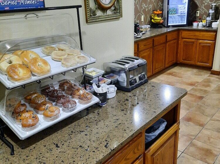 فندق Rivertree Inn & Suites