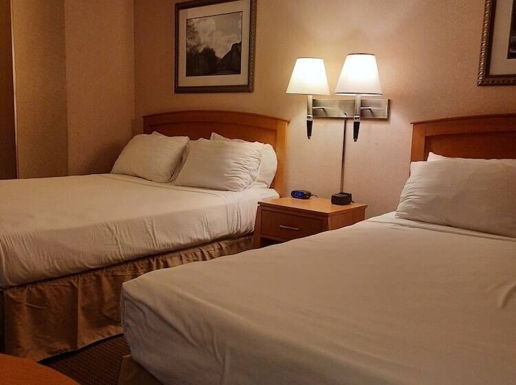 فندق Rivertree Inn & Suites