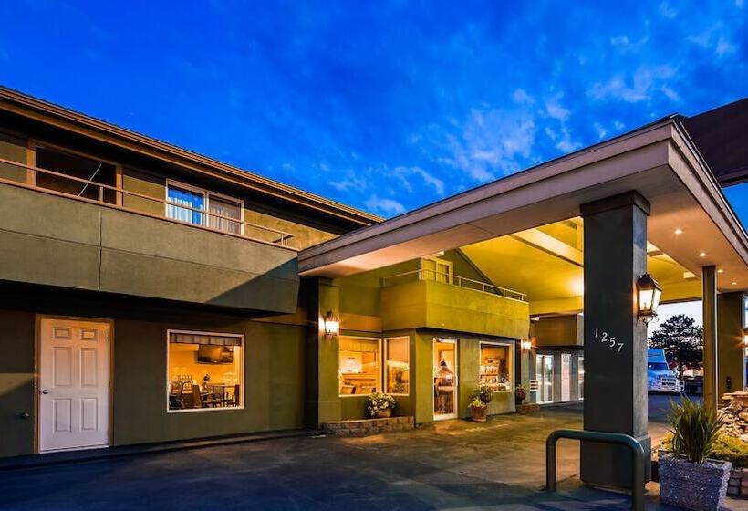 فندق Rivertree Inn & Suites