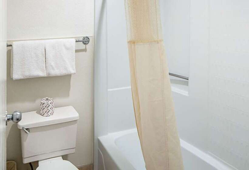 Отель Rodeway Inn At Nevada State Capitol