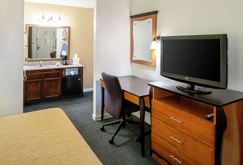 Отель Rodeway Inn At Nevada State Capitol