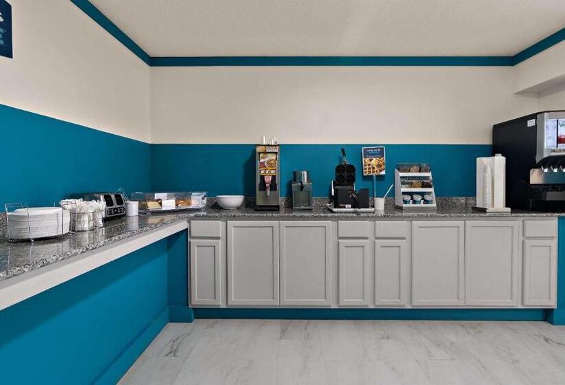 호텔 Clarion Pointe Bloomington Normal Near I 55 And University