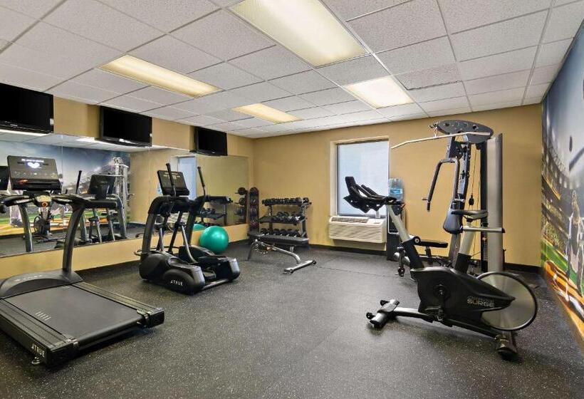 호텔 Clarion Pointe Bloomington Normal Near I 55 And University