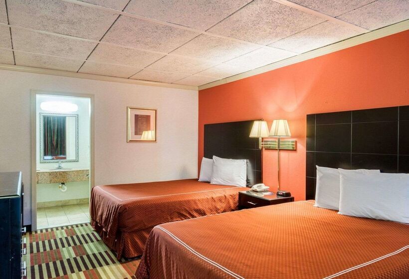 בית מלון כפרי Rodeway Inn University