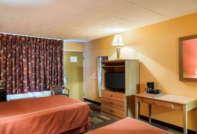 בית מלון כפרי Rodeway Inn University