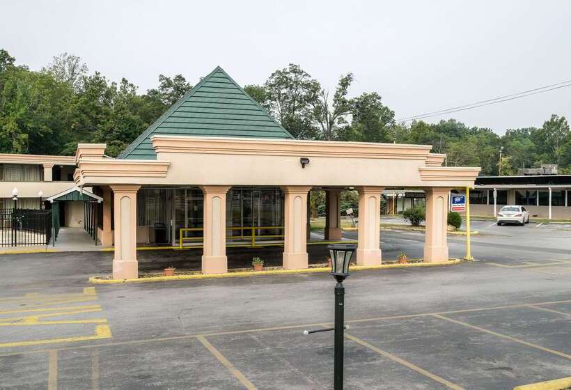 בית מלון כפרי Rodeway Inn University