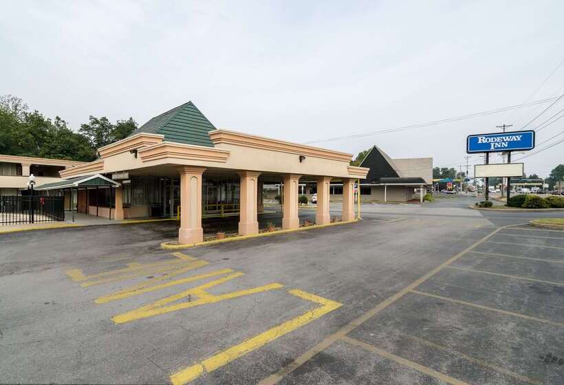 בית מלון כפרי Rodeway Inn University