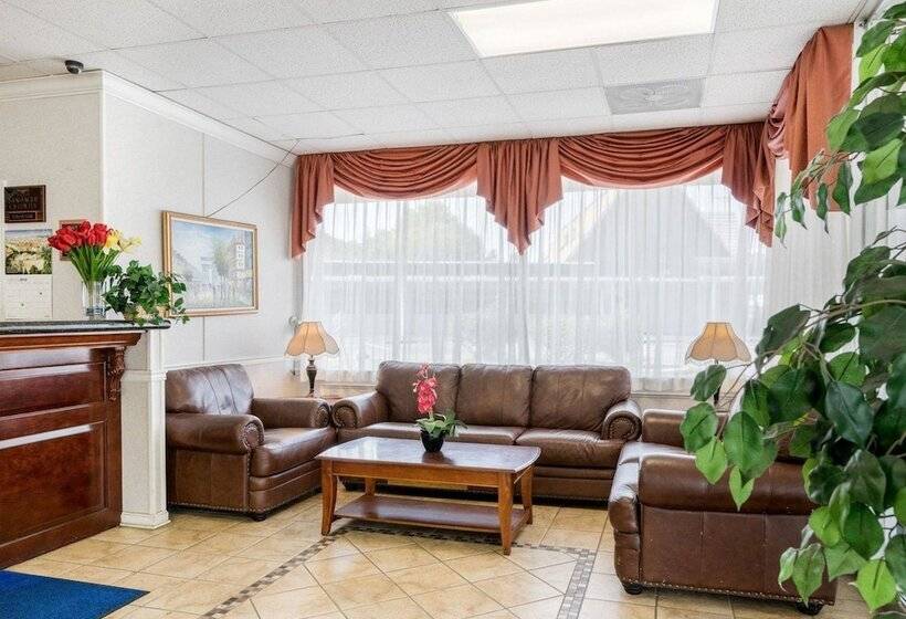 בית מלון כפרי Rodeway Inn University