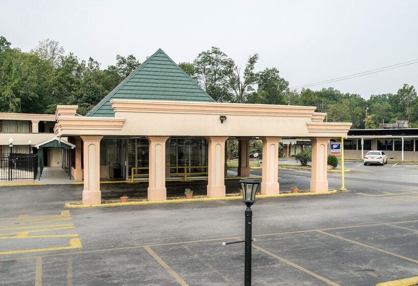 בית מלון כפרי Rodeway Inn University