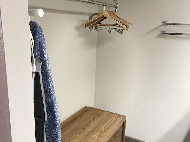 فندق Royal Inn & Suites