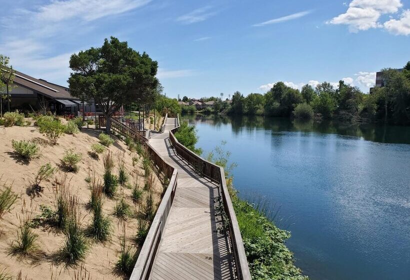 Отель Ruby River