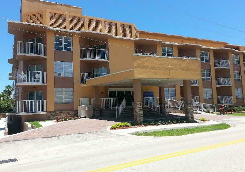 فندق Seaspray Inn Beach Resort