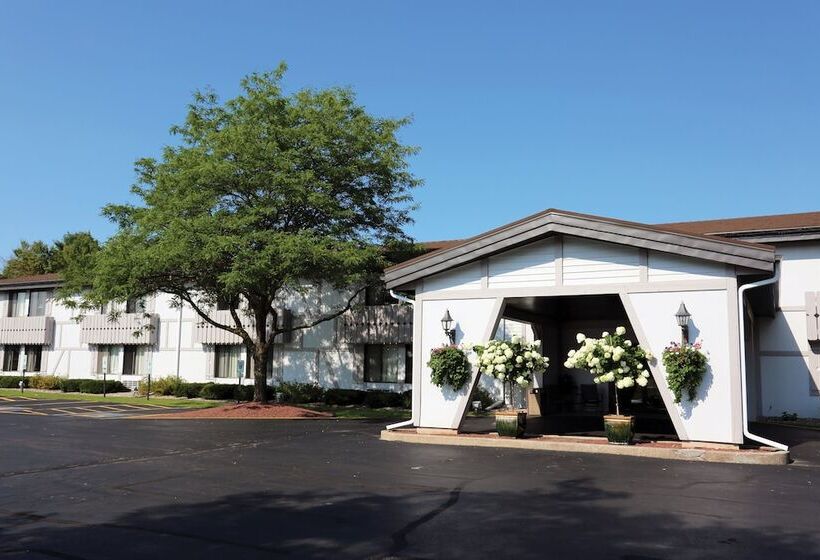 فندق Shawano Four Seasons