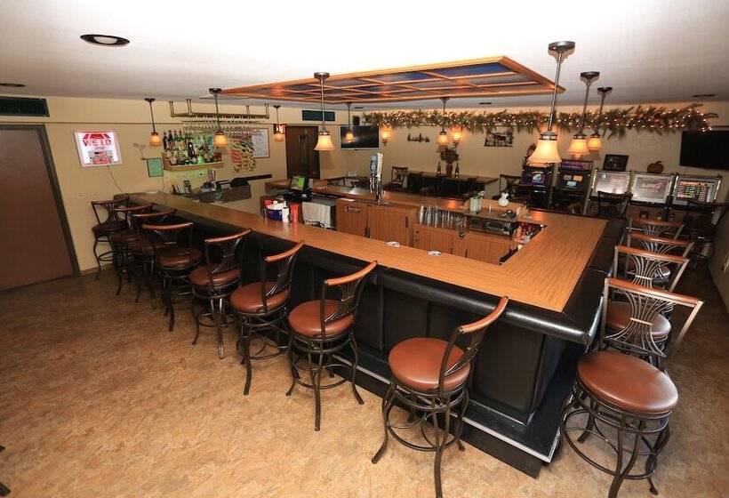 فندق Shawano Four Seasons