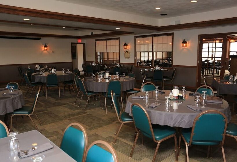 فندق Shawano Four Seasons