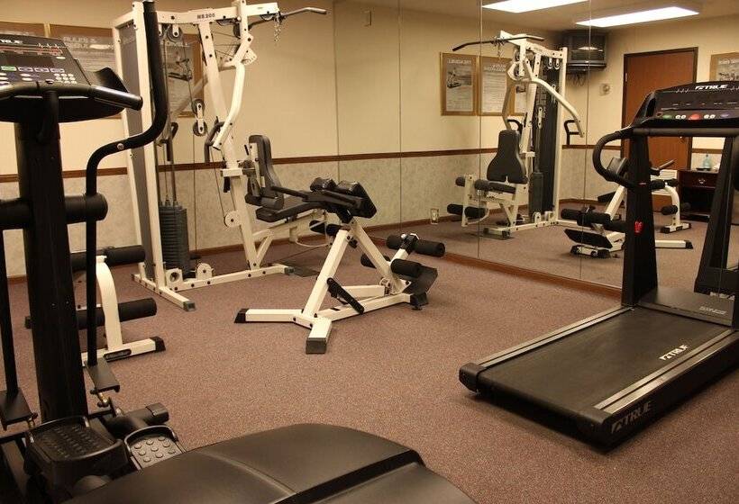 فندق Shawano Four Seasons