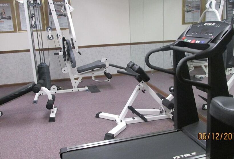 فندق Shawano Four Seasons