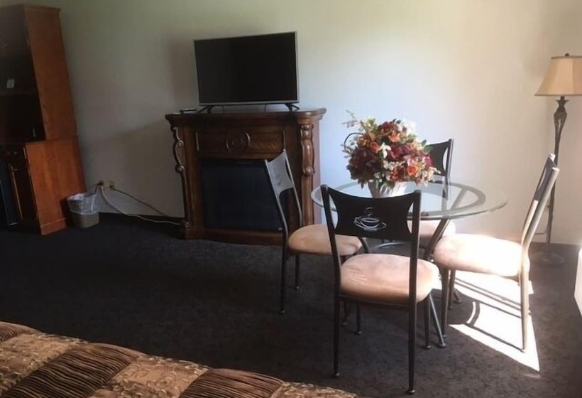 فندق Shawano Four Seasons