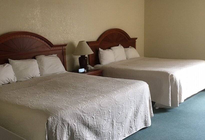 فندق Shawano Four Seasons