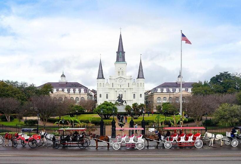 فندق St. Pierre French Quarter