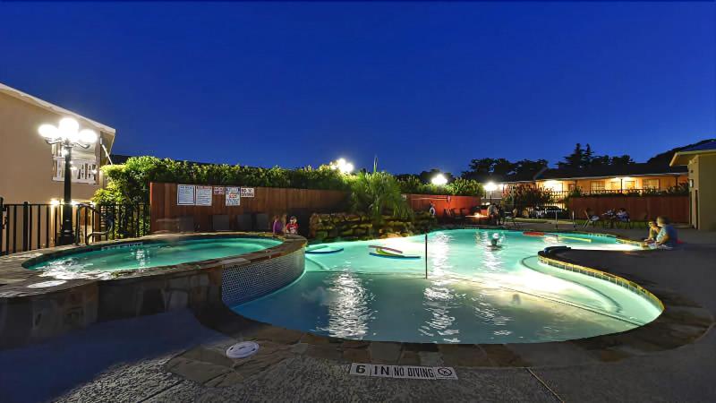 호텔 Sunday House Inn And Suites