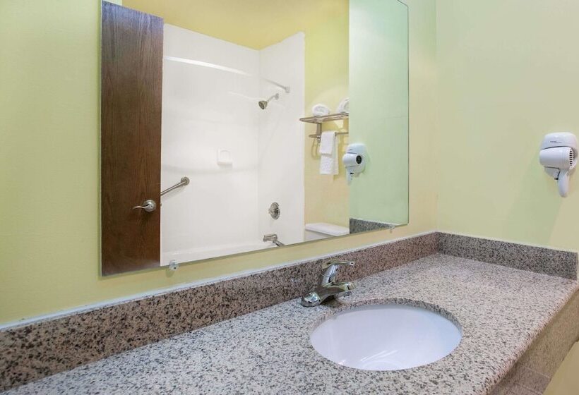 בית מלון כפרי Super 8 By Wyndham Atchison