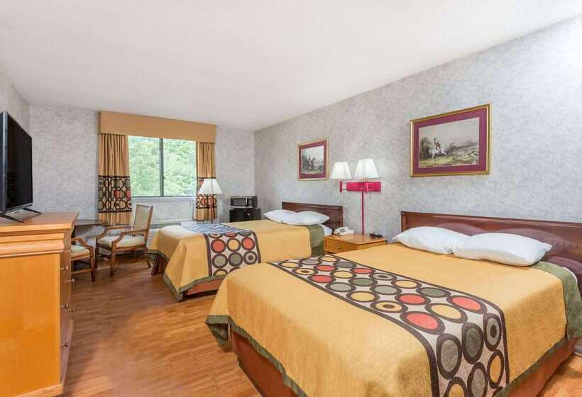 فندق Super 8 By Wyndham Hancock Md
