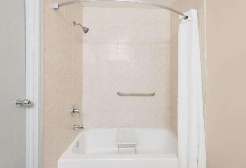 فندق Super 8 By Wyndham Hancock Md