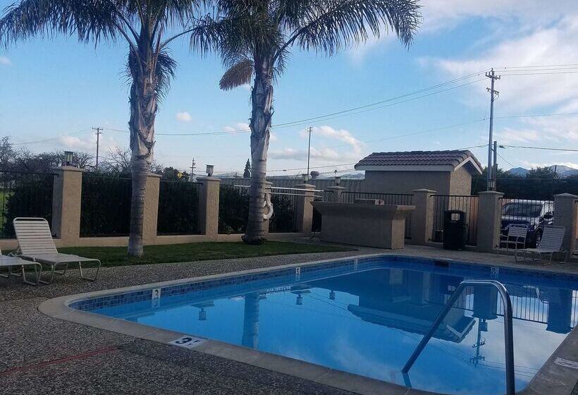 Surestay Hotel By Best Western Hollister