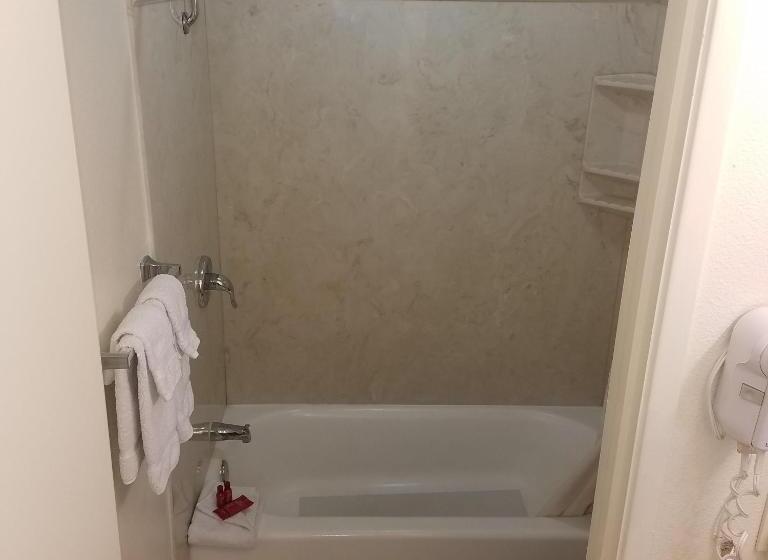 Surestay Hotel By Best Western Hollister