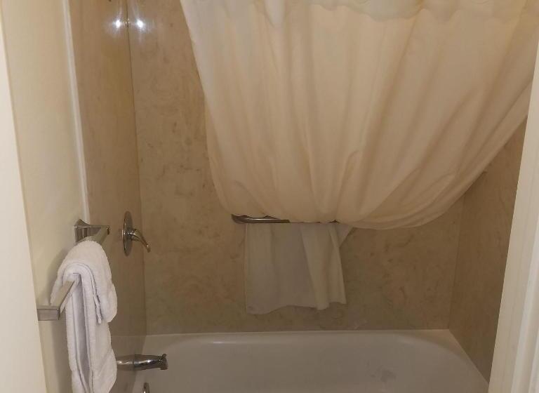 Surestay Hotel By Best Western Hollister