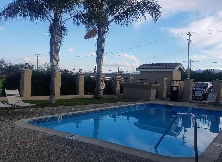 Surestay Hotel By Best Western Hollister