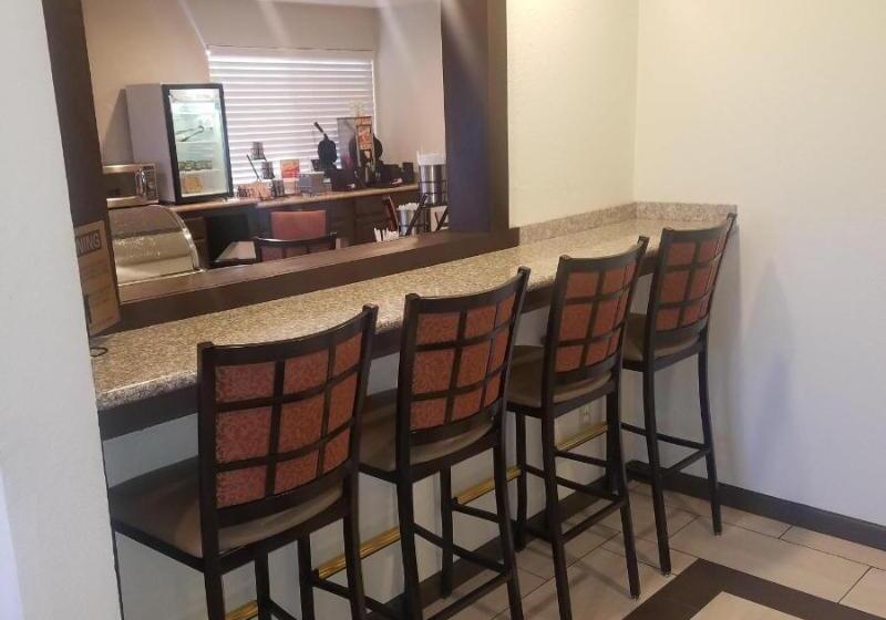 Surestay Hotel By Best Western Hollister