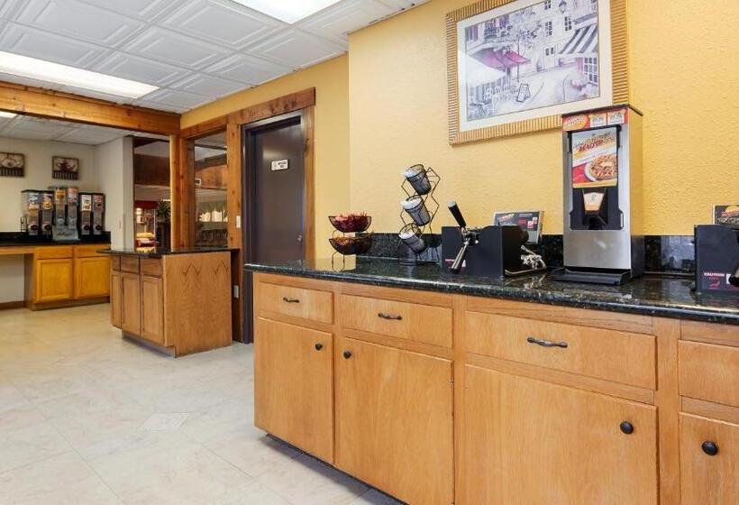 فندق Deluxe Inn Wytheville