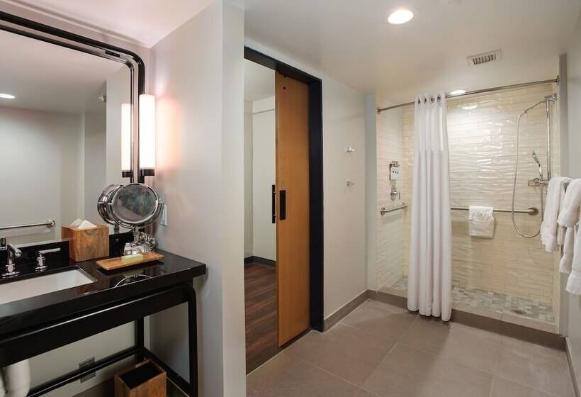 Отель The Beeman