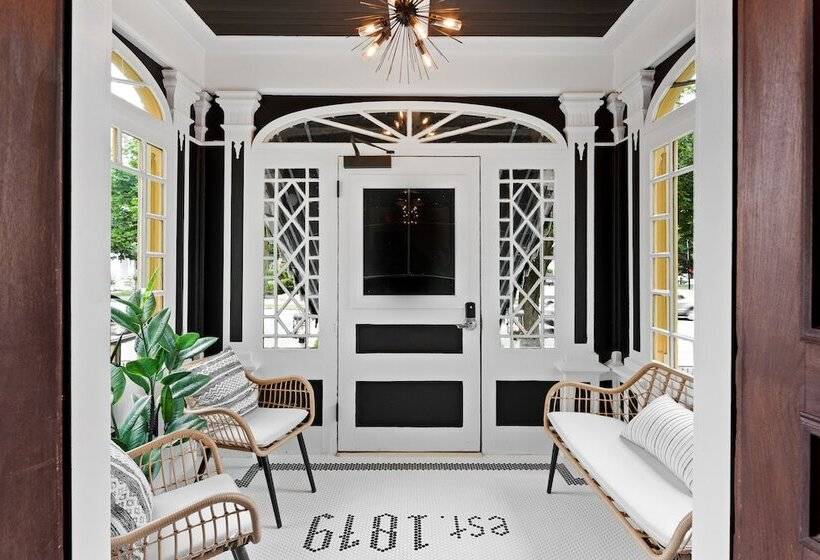 فندق The Coach House