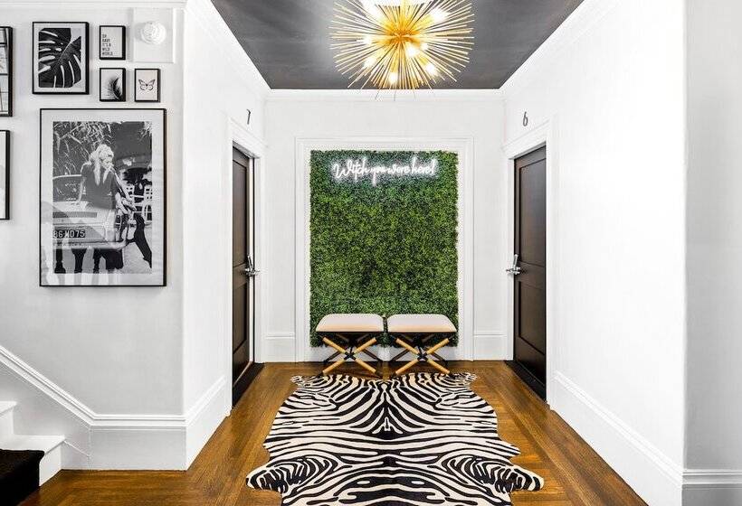 فندق The Coach House