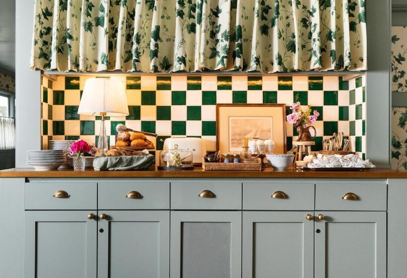 ホテル Le Petit Pali At 8th Ave