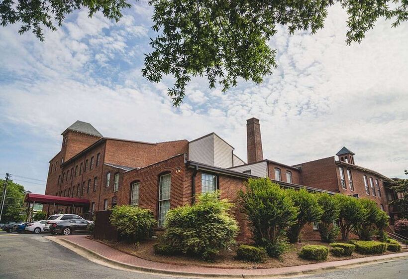 בית מלון כפרי The Historic Brookstown Inn, Trademark Collection By Wyndham