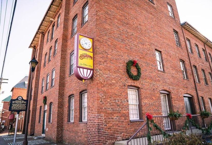 בית מלון כפרי The Historic Brookstown Inn, Trademark Collection By Wyndham