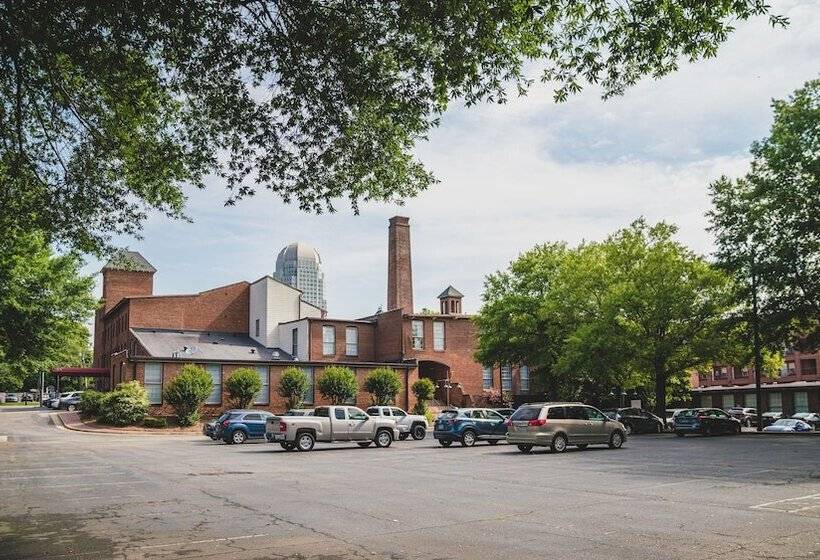 בית מלון כפרי The Historic Brookstown Inn, Trademark Collection By Wyndham