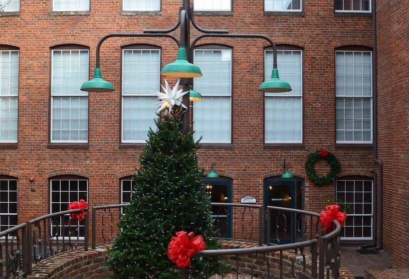 בית מלון כפרי The Historic Brookstown Inn, Trademark Collection By Wyndham